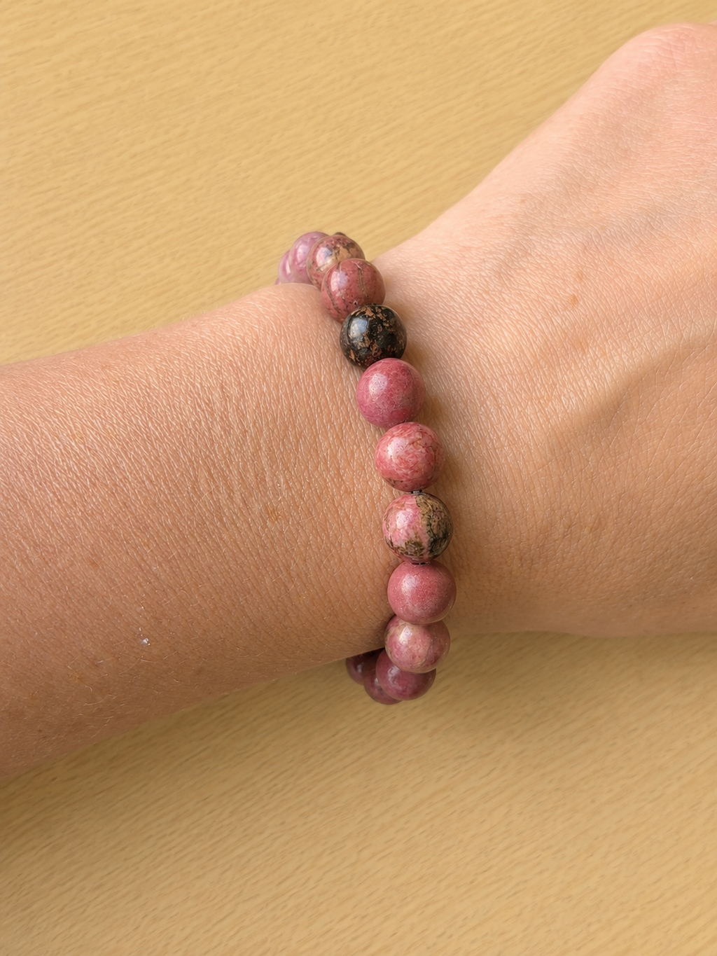 Bracelet en Rhodonite Naturelle (Grade A) — Réparation du Cœur, Confiance & Sérénité Relationnelle