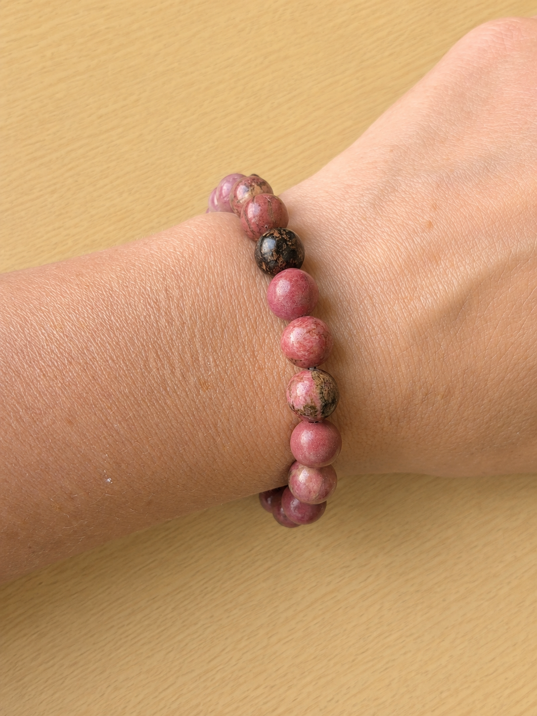 Bracelet en Rhodonite Naturelle (Grade A) — Réparation du Cœur, Confiance & Sérénité Relationnelle