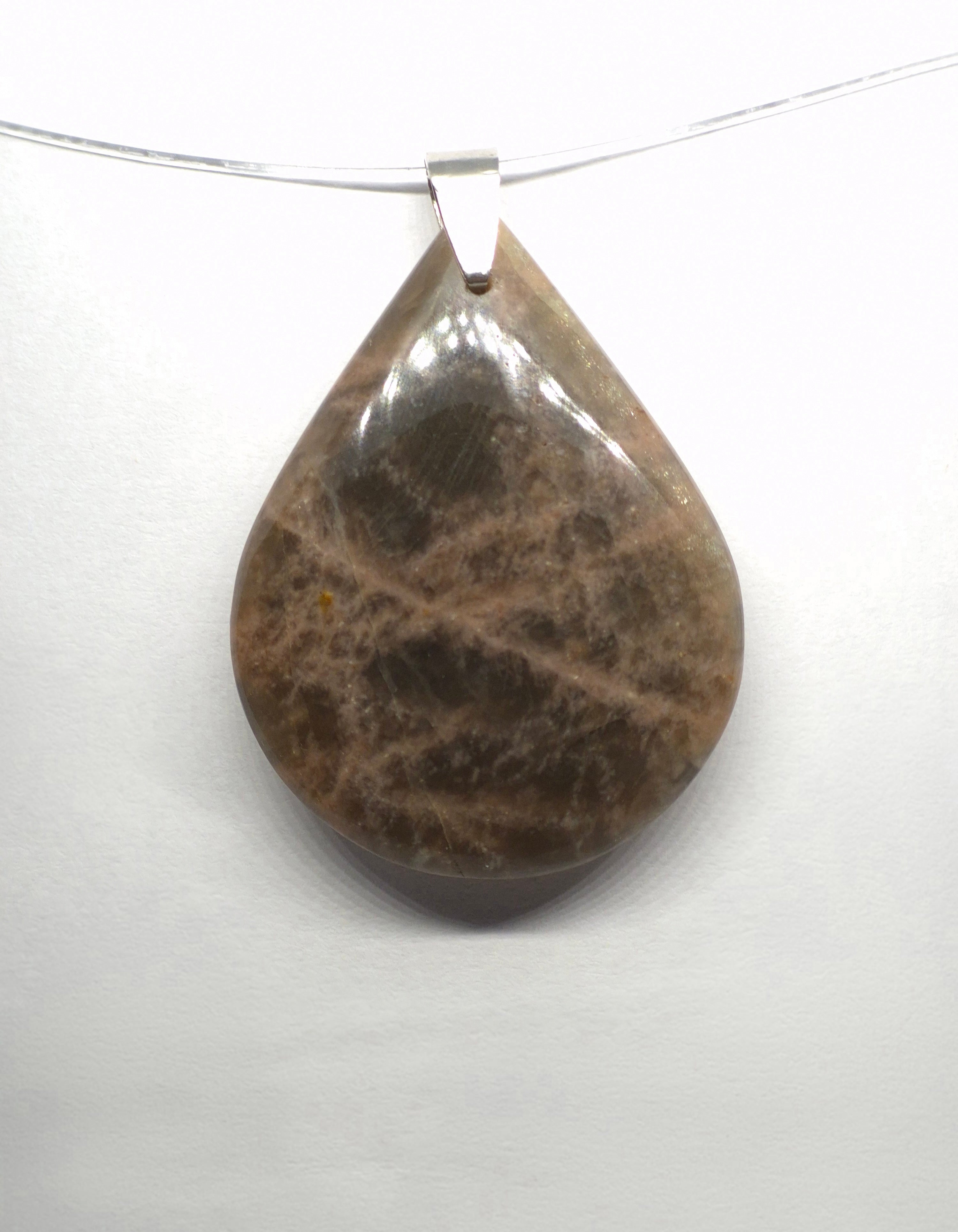 Pendentif Pierre Plate Goutte en Pierre de Lune Noire de Madagascar – Grade AA